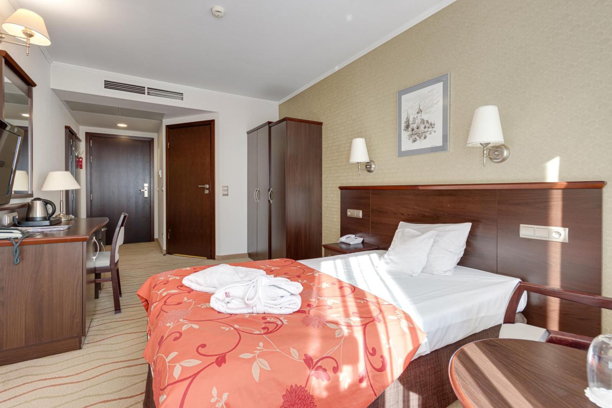 Malinowy Dwor Hotel Medical Spa Сверадув-Здруй Экстерьер фото