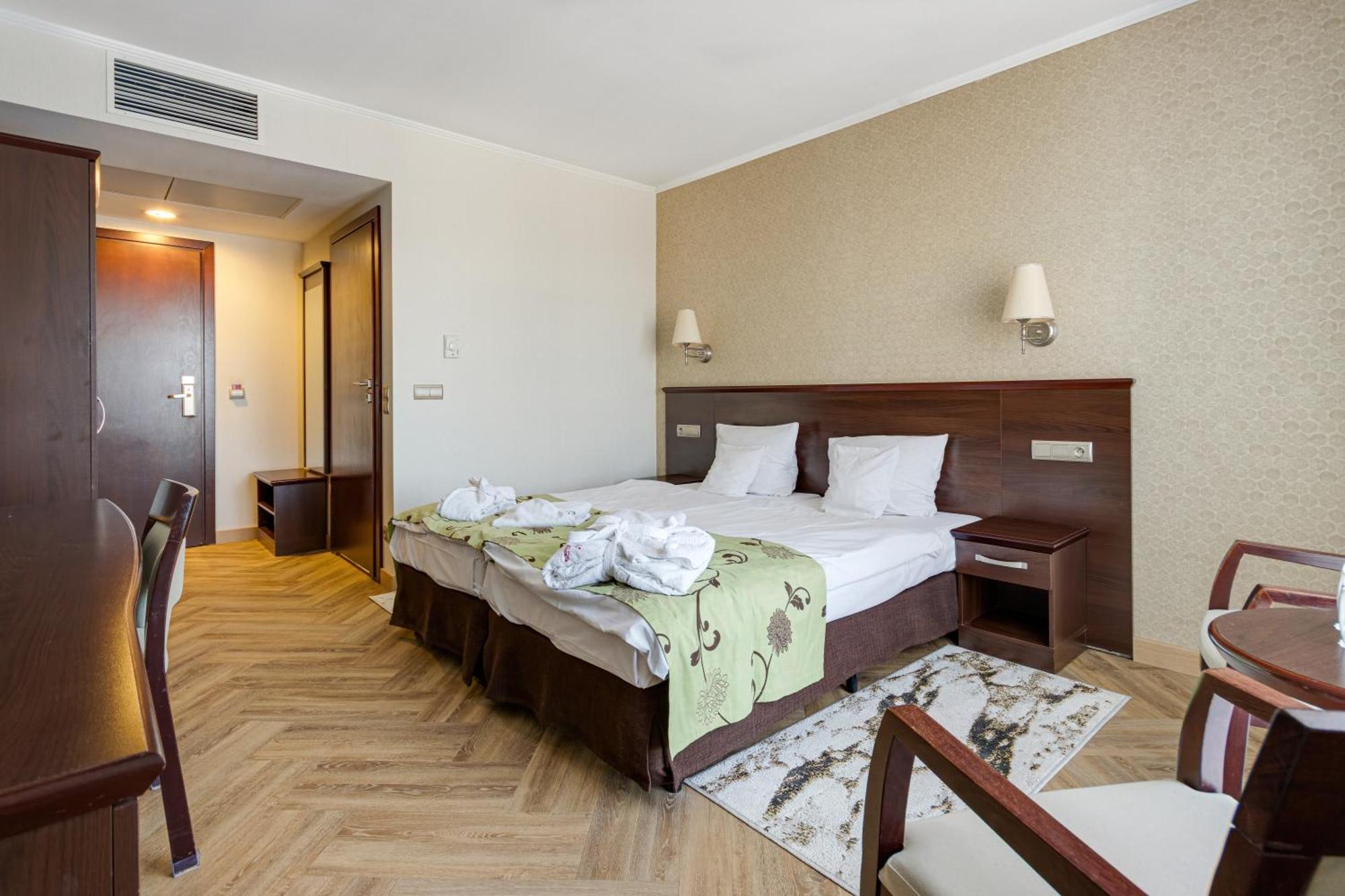 Malinowy Dwor Hotel Medical Spa Сверадув-Здруй Экстерьер фото