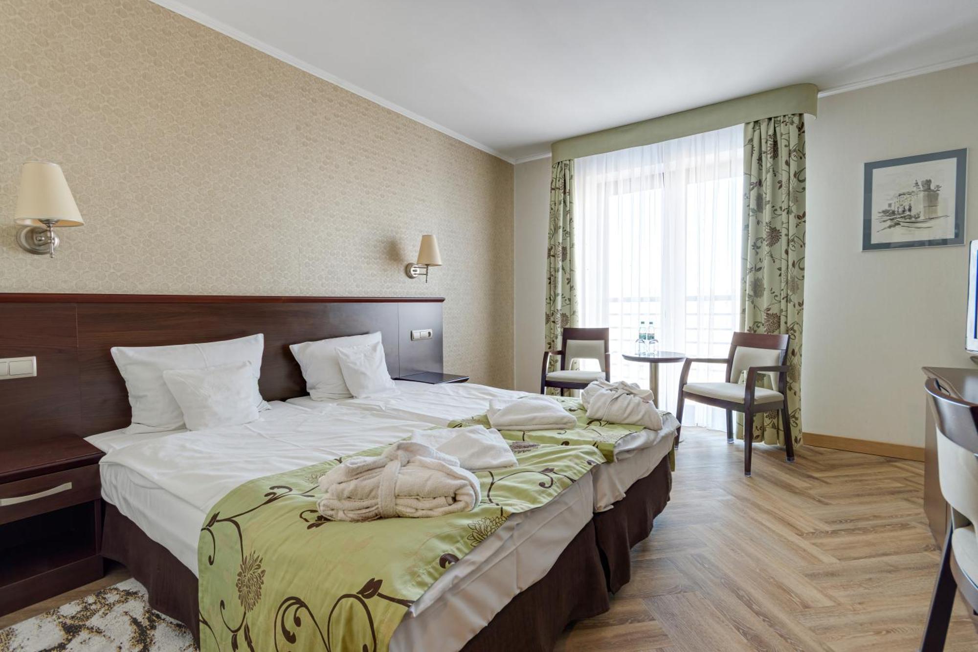 Malinowy Dwor Hotel Medical Spa Сверадув-Здруй Экстерьер фото