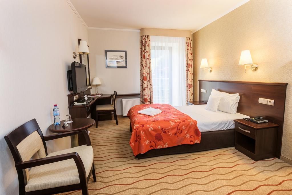 Malinowy Dwor Hotel Medical Spa Сверадув-Здруй Экстерьер фото