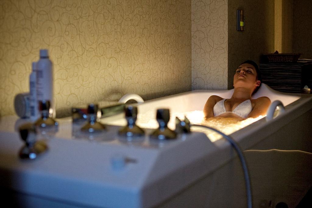 Malinowy Dwor Hotel Medical Spa Сверадув-Здруй Экстерьер фото